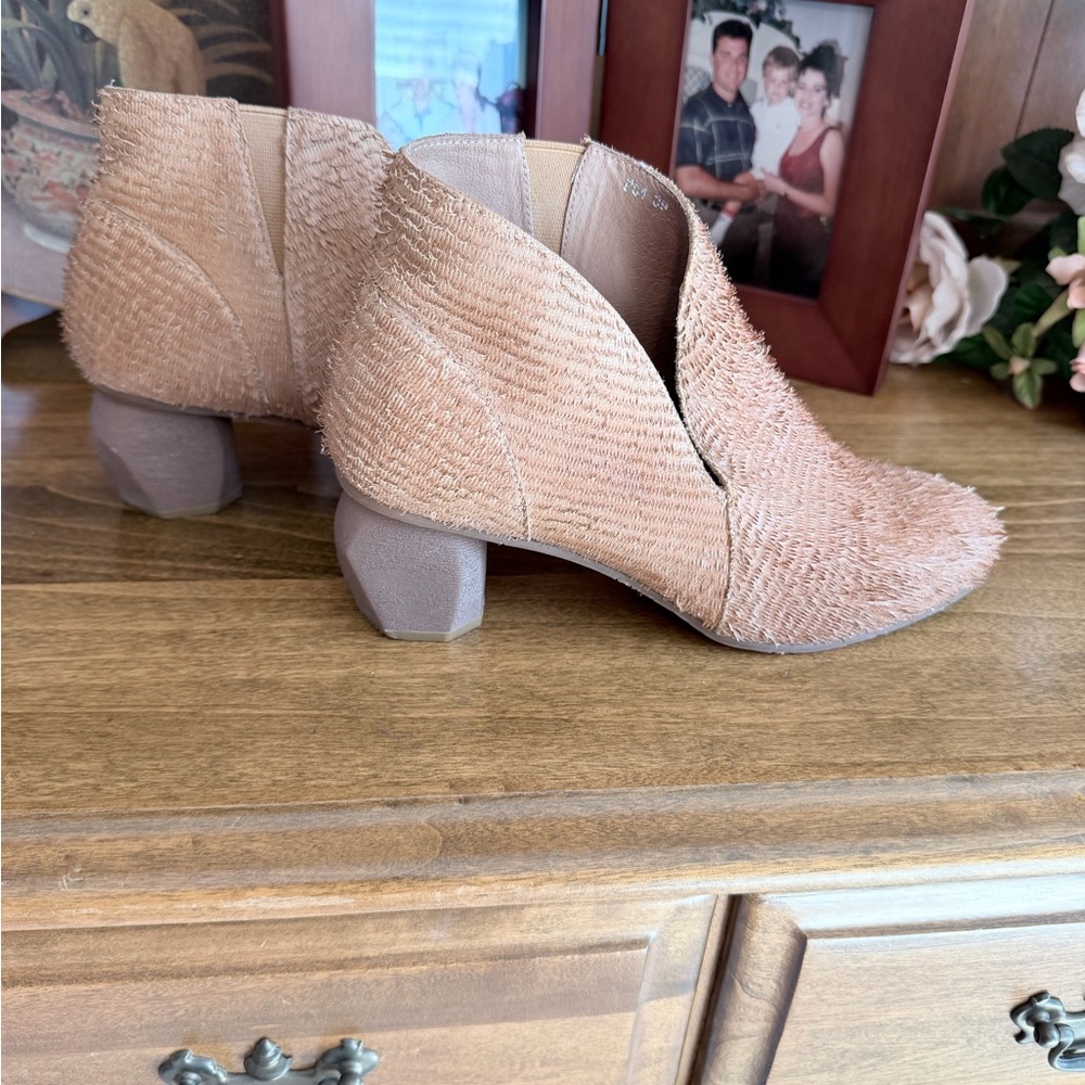 Antelope Peri Ankle Booties - Picture 15 of 16